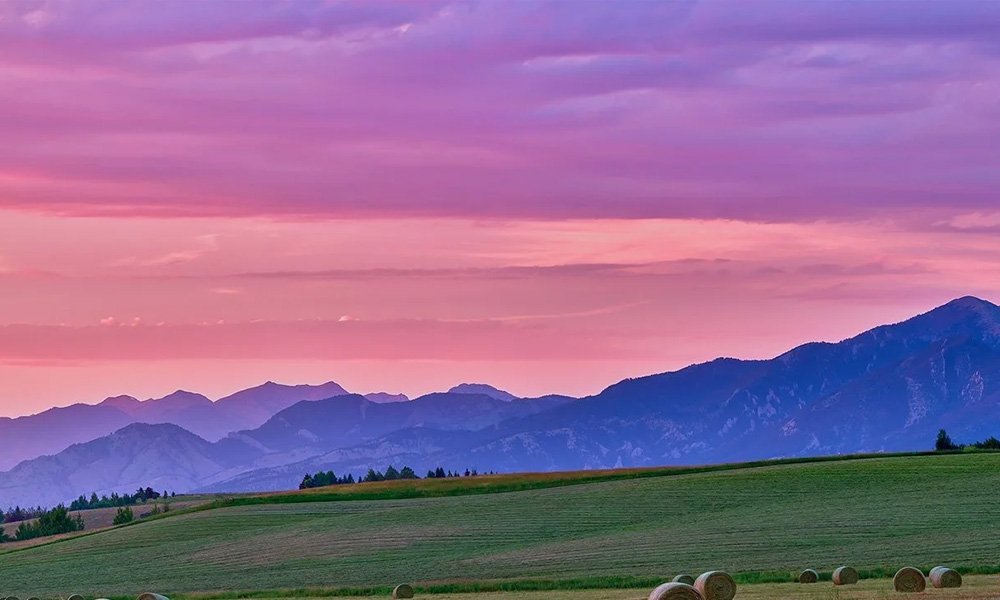 Wioska konopna Alpenglow rozświetla Bozeman w stanie Montana