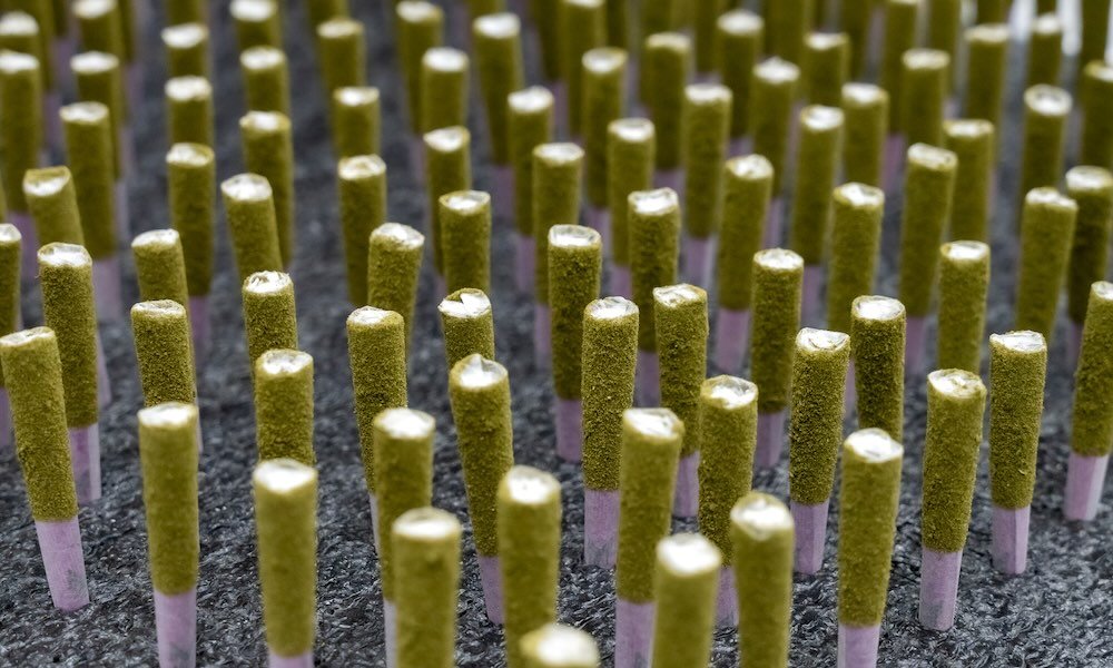AV2's L.A.L.A. Machine zapewnia przemysłową precyzję w Infused Pre-Rolls