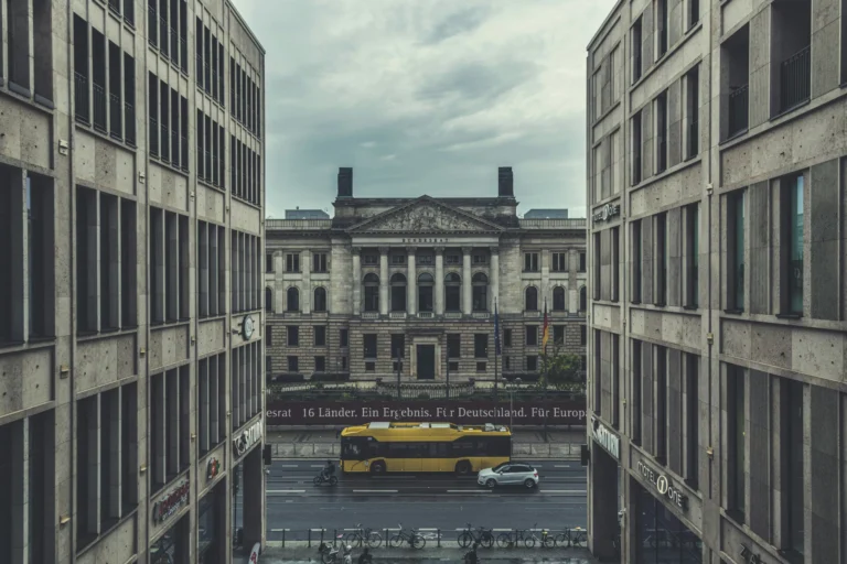 Bundesrat popiera zaostrzone przepisy dotyczące przepisywania konopi indyjskich, odrzuca kary za zamówienia pocztowe