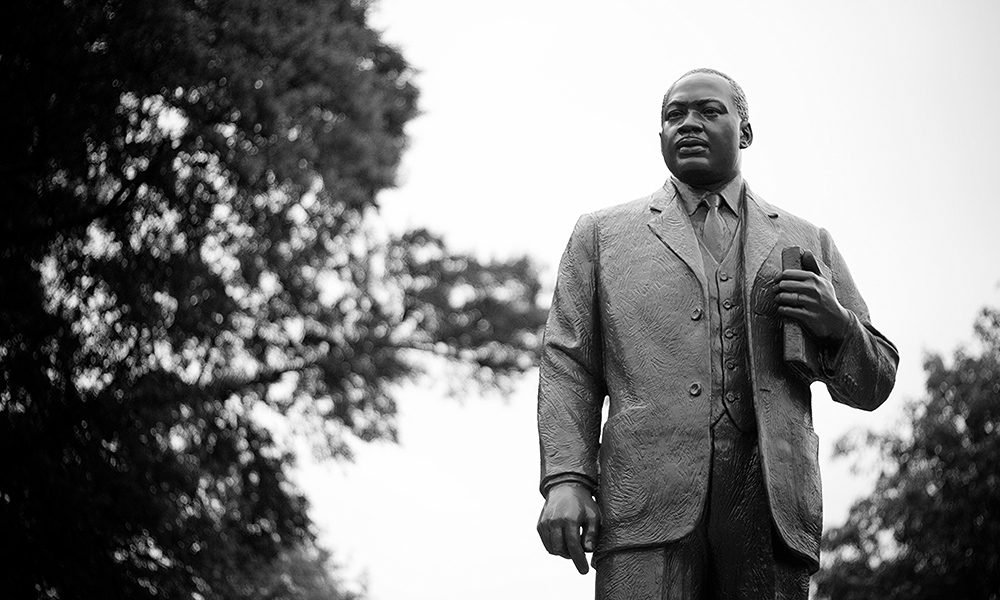MLK i marihuana: Jak działalność lidera ruchu na rzecz praw obywatelskich wpływa na dążenia do legalizacji marihuany